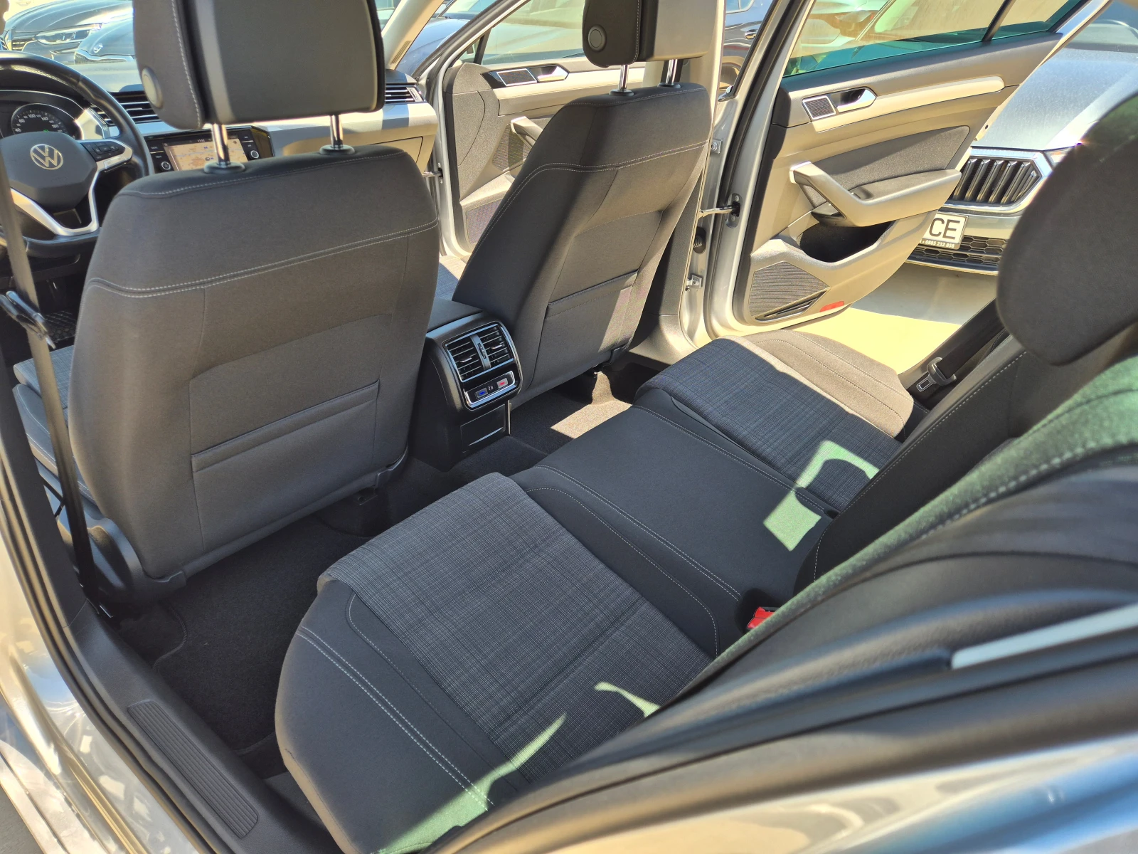 VW Passat НОВ-2.0ТDI-А/Т, снимка 12 - Автомобили и джипове - 54409833
