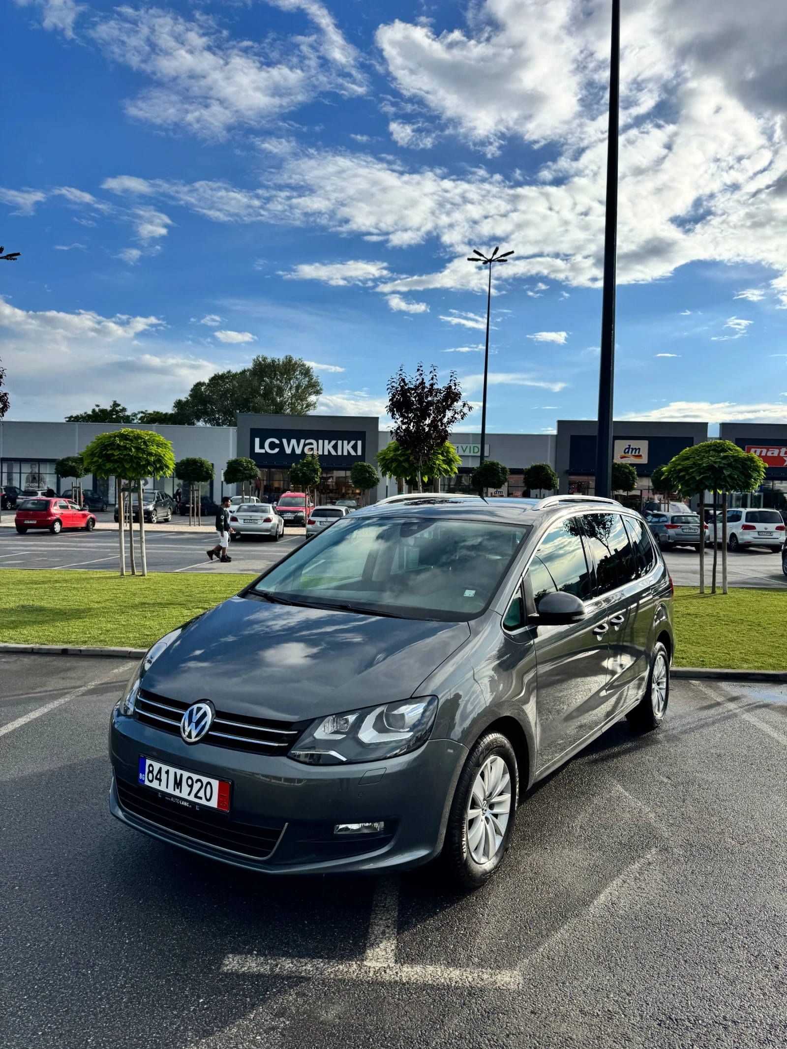 VW Sharan 2.0TDI#DSG#D?STRON?K#NAV?#LED#KEYLES!!!, снимка 2 - Автомобили и джипове - 54782530