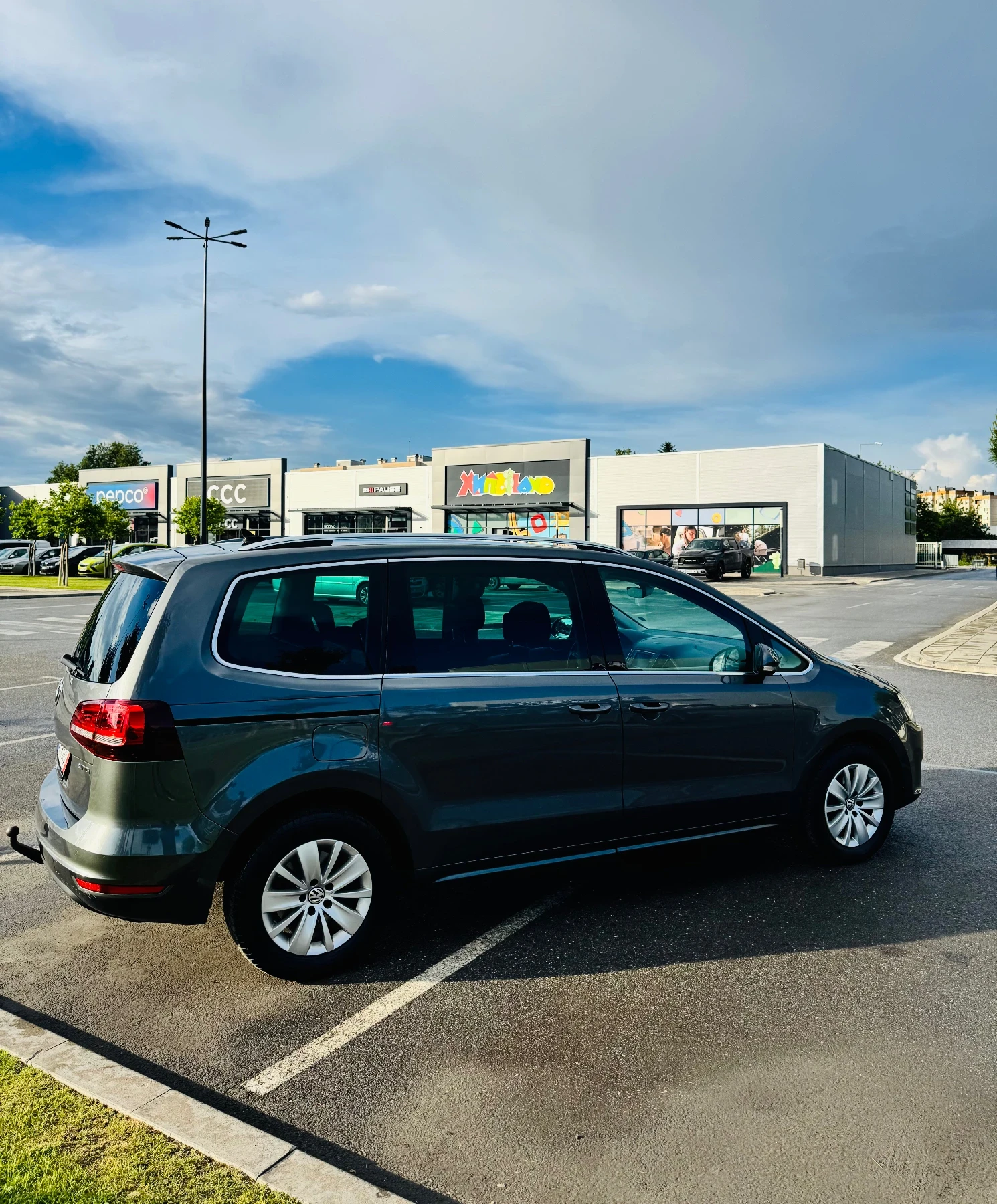 VW Sharan 2.0TDI#DSG#D?STRON?K#NAV?#LED#KEYLES!!!, снимка 7 - Автомобили и джипове - 54782530
