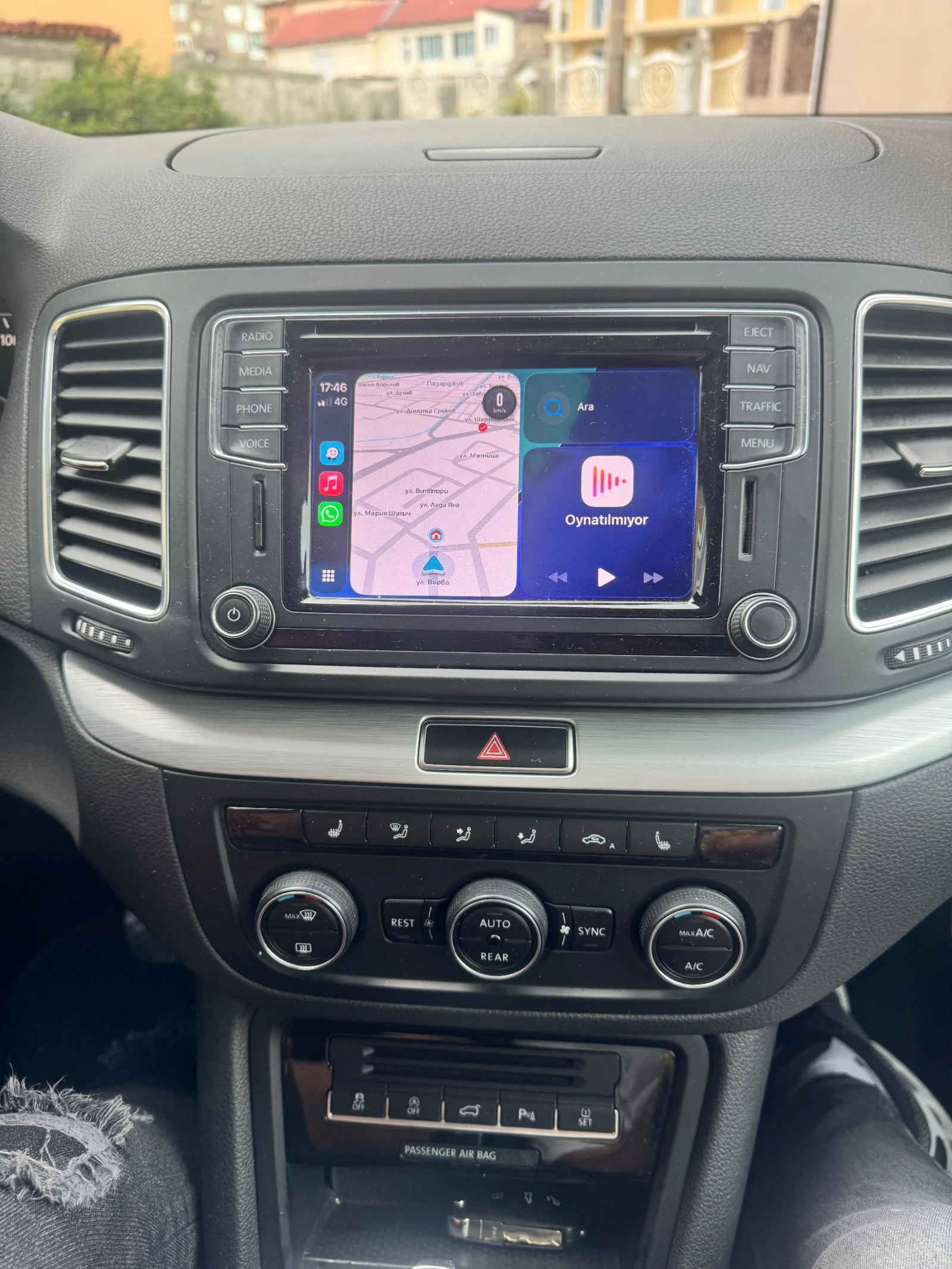 VW Sharan 2.0TDI#DSG#D?STRON?K#NAV?#LED#KEYLES!!!, снимка 9 - Автомобили и джипове - 54782530