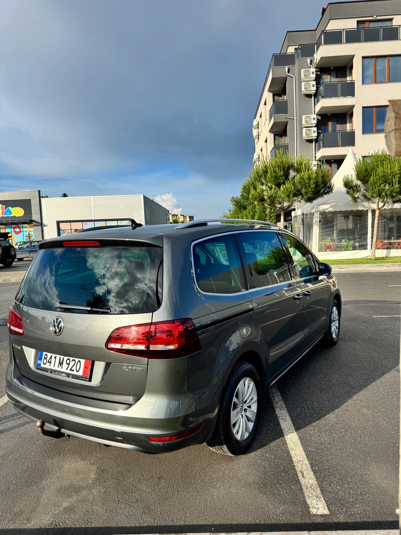 VW Sharan 2.0TDI#DSG#D?STRON?K#NAV?#LED#KEYLES!!!, снимка 4 - Автомобили и джипове - 54782530