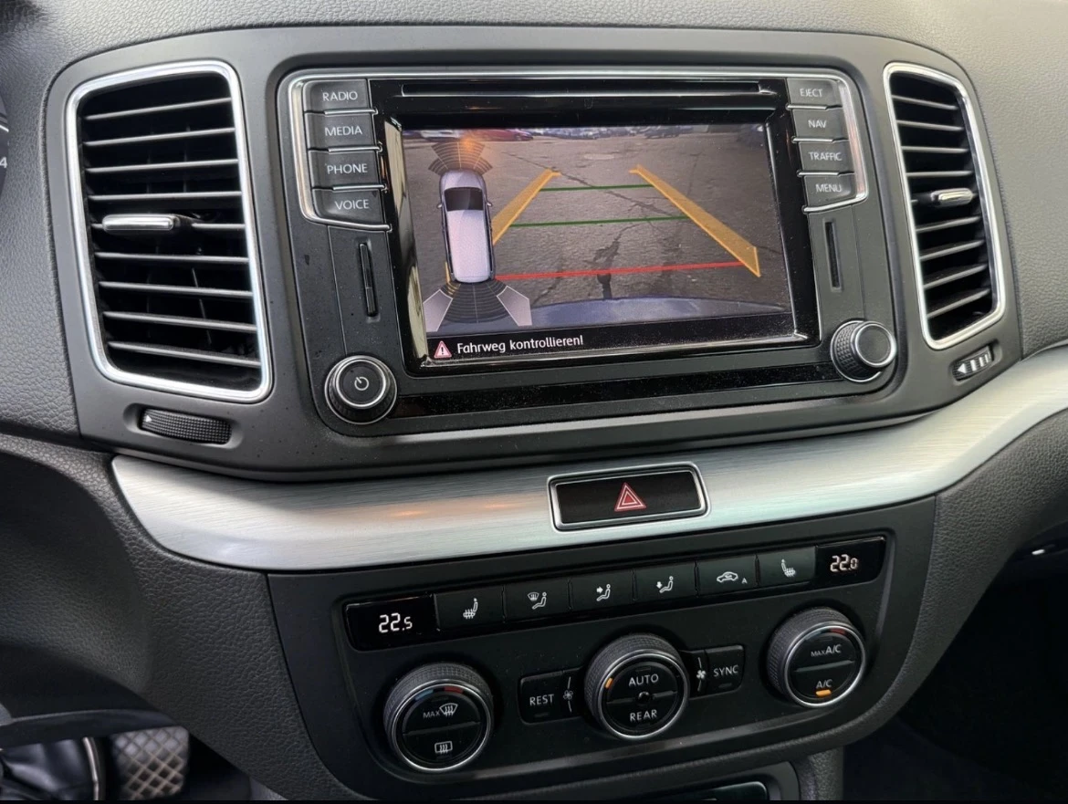 VW Sharan 2.0TDI#DSG#D?STRON?K#NAV?#LED#KEYLES!!!, снимка 14 - Автомобили и джипове - 54782530