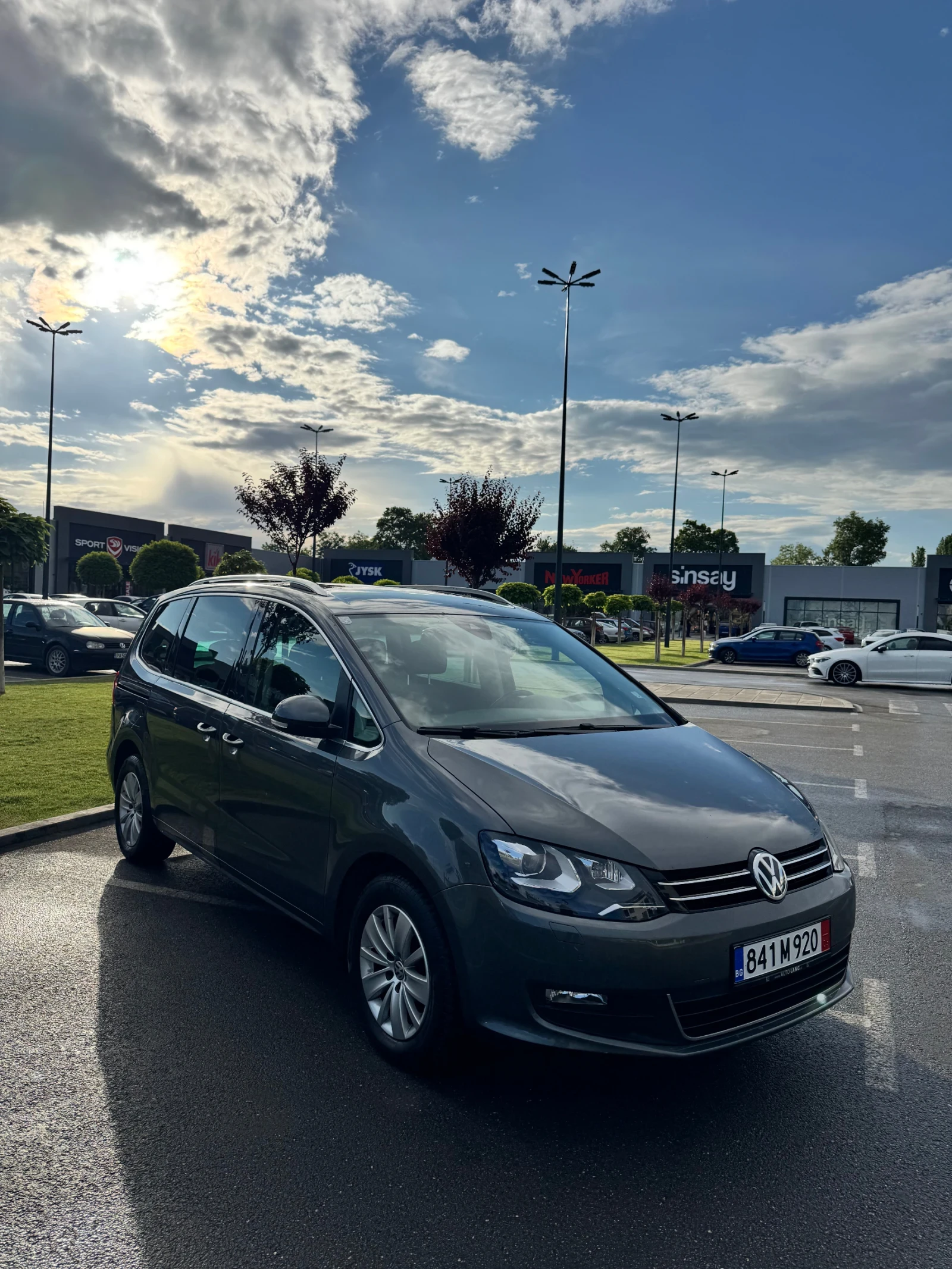 VW Sharan 2.0TDI#DSG#D?STRON?K#NAV?#LED#KEYLES!!!, снимка 3 - Автомобили и джипове - 54782530