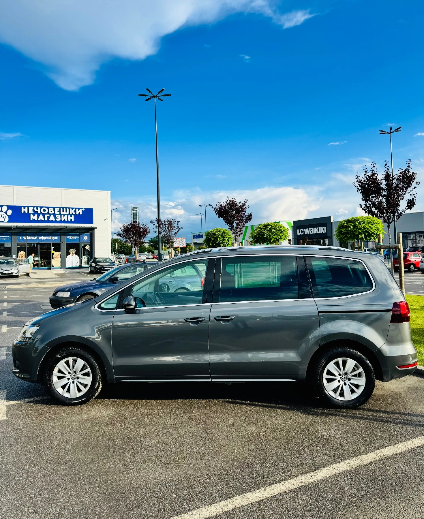 VW Sharan 2.0TDI#DSG#D?STRON?K#NAV?#LED#KEYLES!!!, снимка 6 - Автомобили и джипове - 54782530