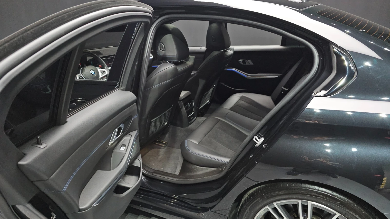 BMW 330 * M sport* Navi* keyless* , снимка 11 - Автомобили и джипове - 55061644