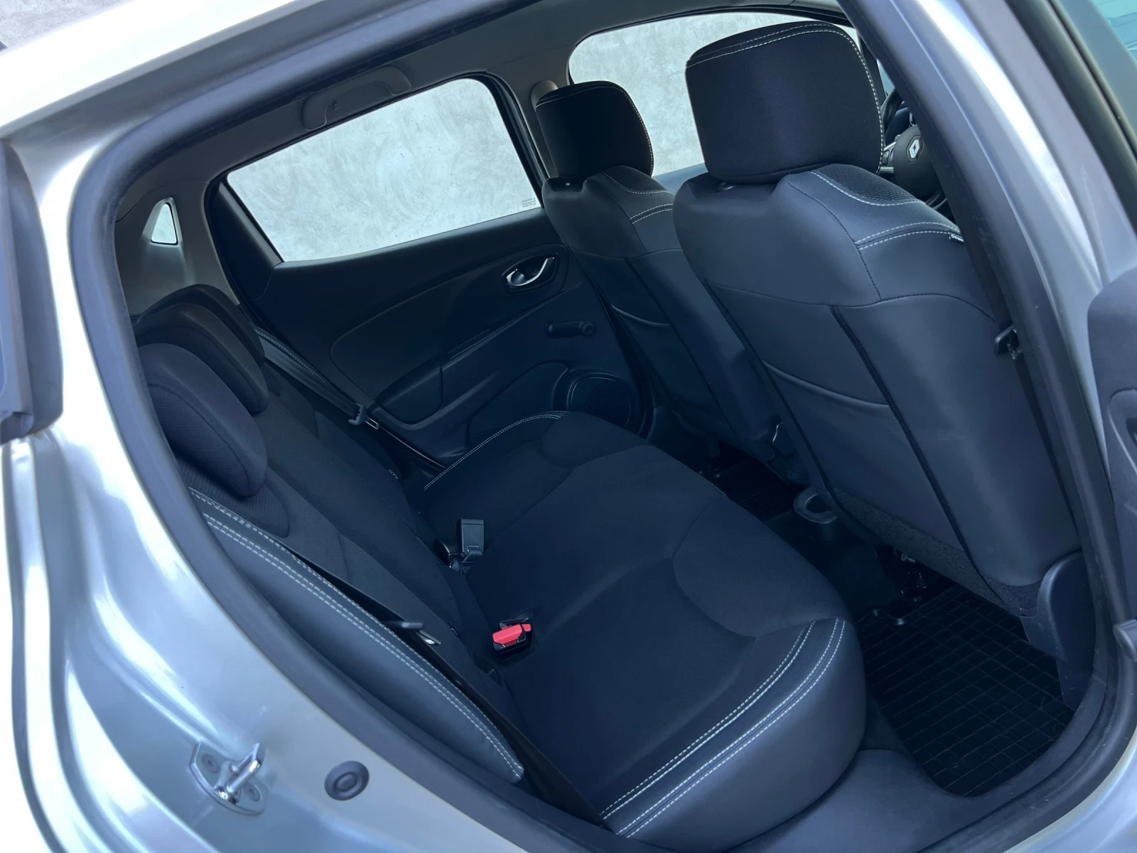 Renault Clio 1.5 TDCI NAVI, снимка 10 - Автомобили и джипове - 55467511