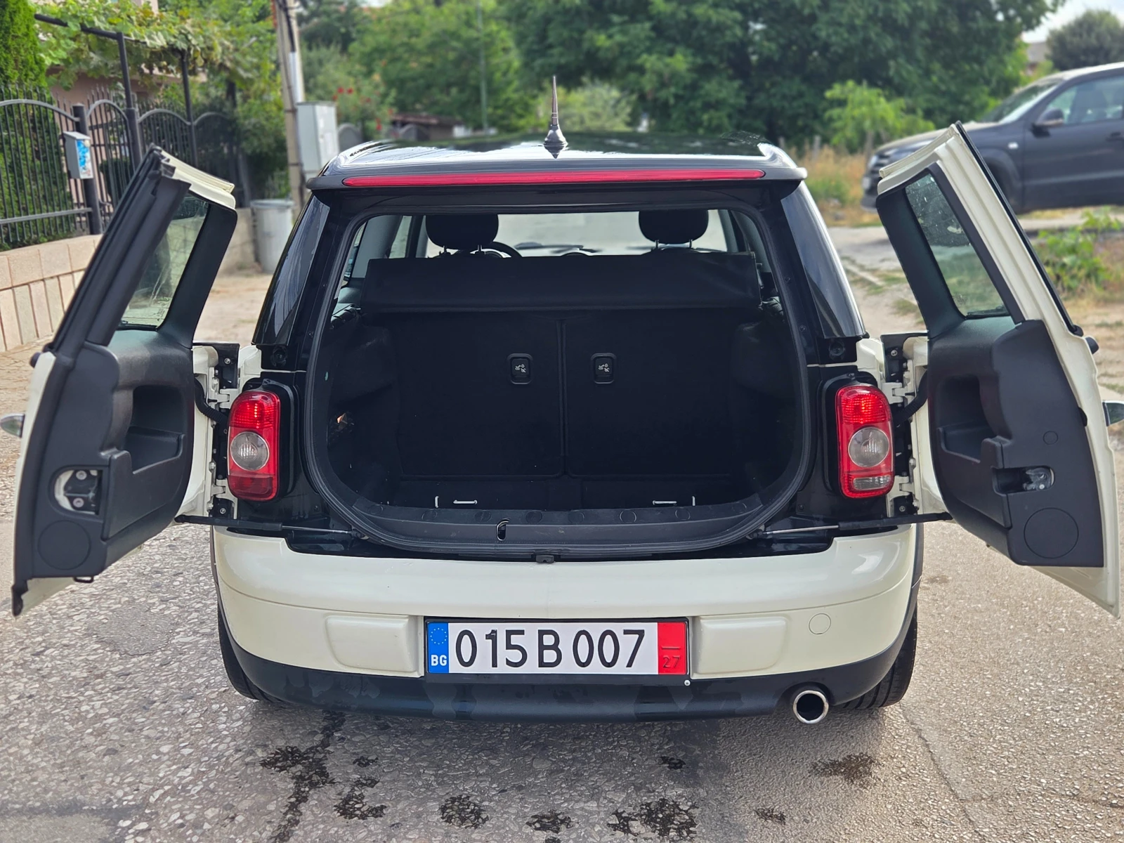 Mini Clubman 1.6TD Bixenon , снимка 11 - Автомобили и джипове - 55660792