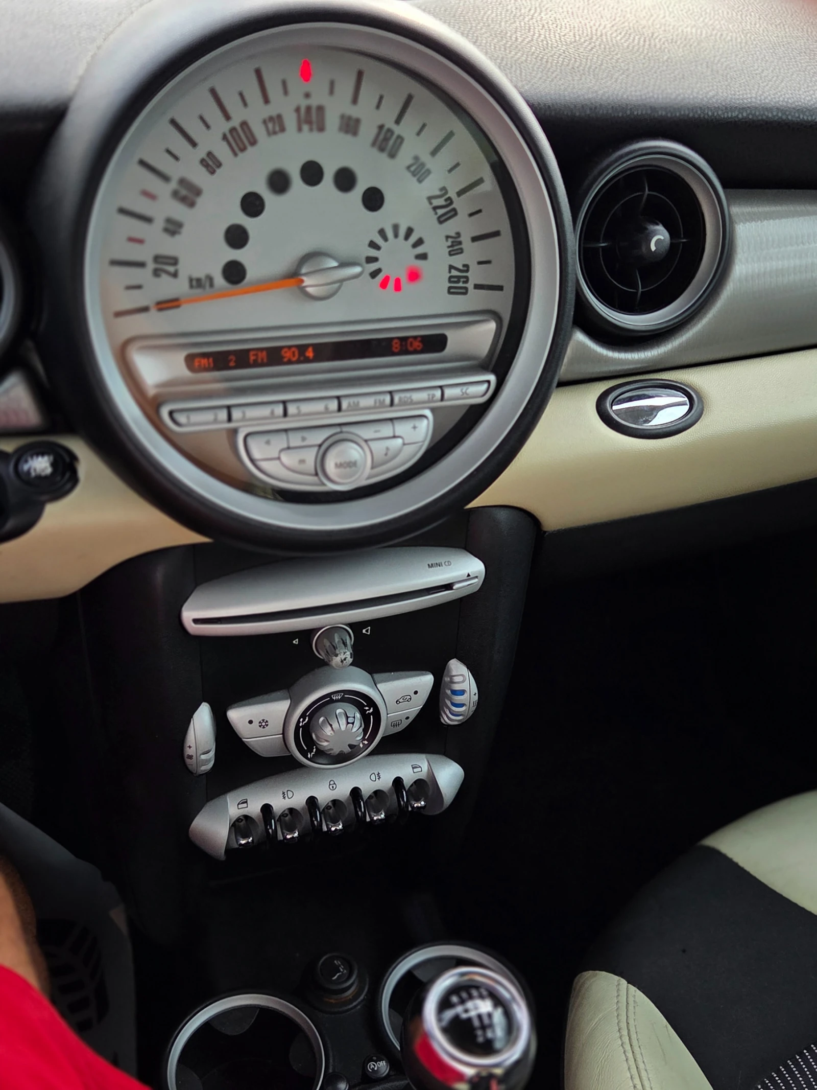 Mini Clubman 1.6TD Bixenon , снимка 16 - Автомобили и джипове - 55660792