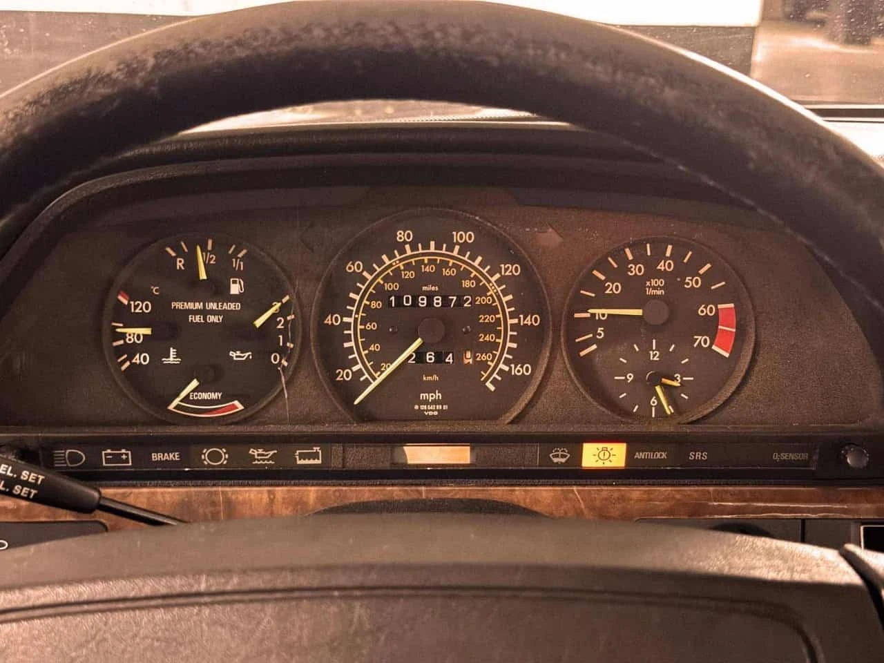 Mercedes-Benz 560 * 560SEC * АВТОКРЕДИТ БЕЗ ПЪРВОНАЧАЛНА* , снимка 8 - Автомобили и джипове - 55768417