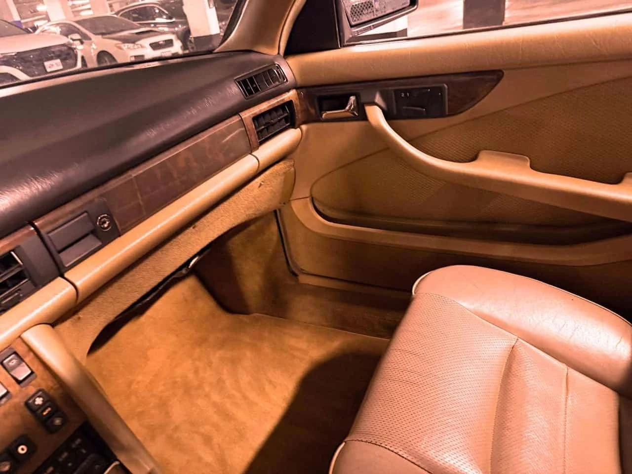 Mercedes-Benz 560 * 560SEC * АВТОКРЕДИТ БЕЗ ПЪРВОНАЧАЛНА* , снимка 14 - Автомобили и джипове - 55768417