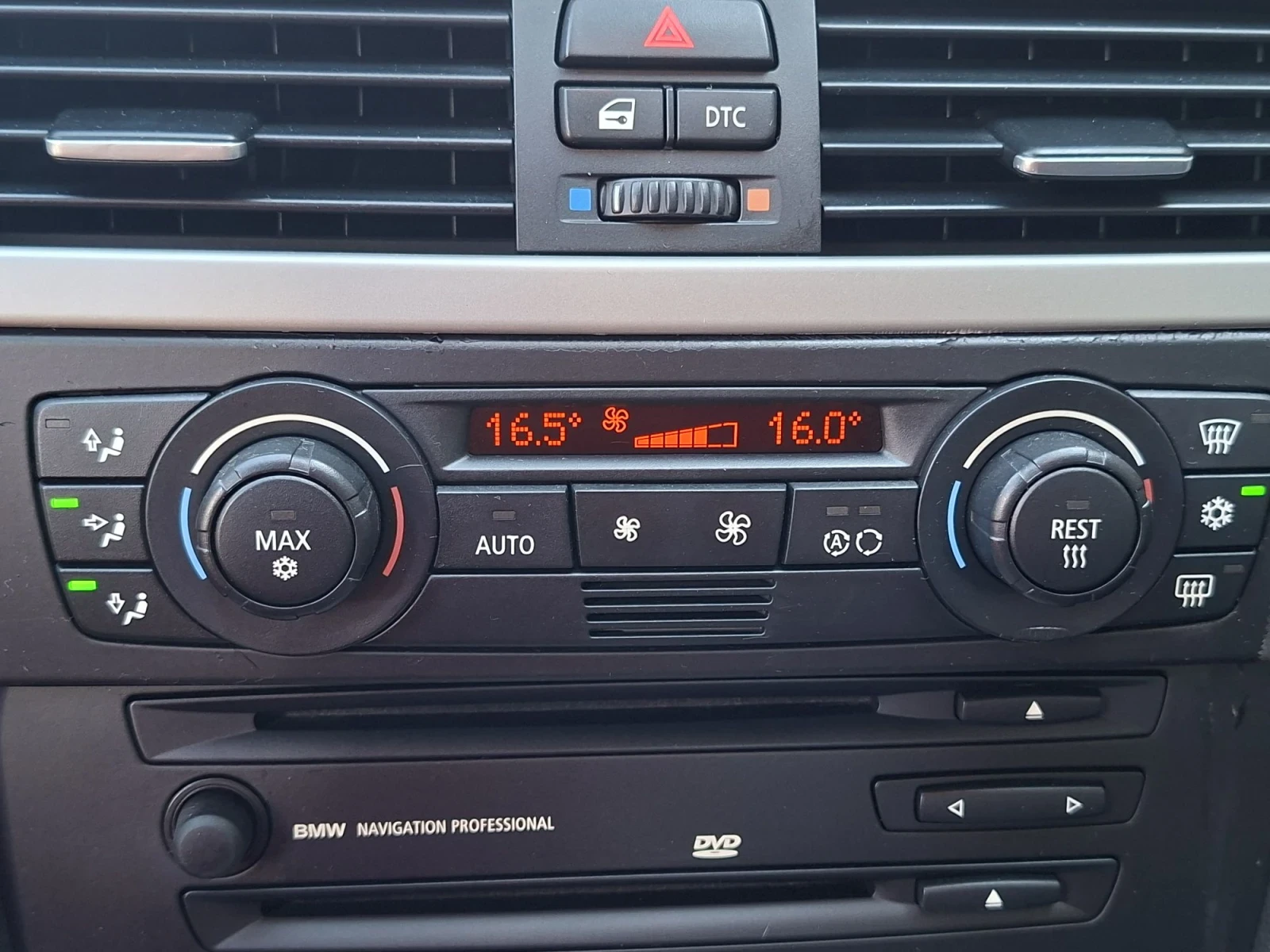 BMW 320 Автомат/Нави, снимка 14 - Автомобили и джипове - 56315802
