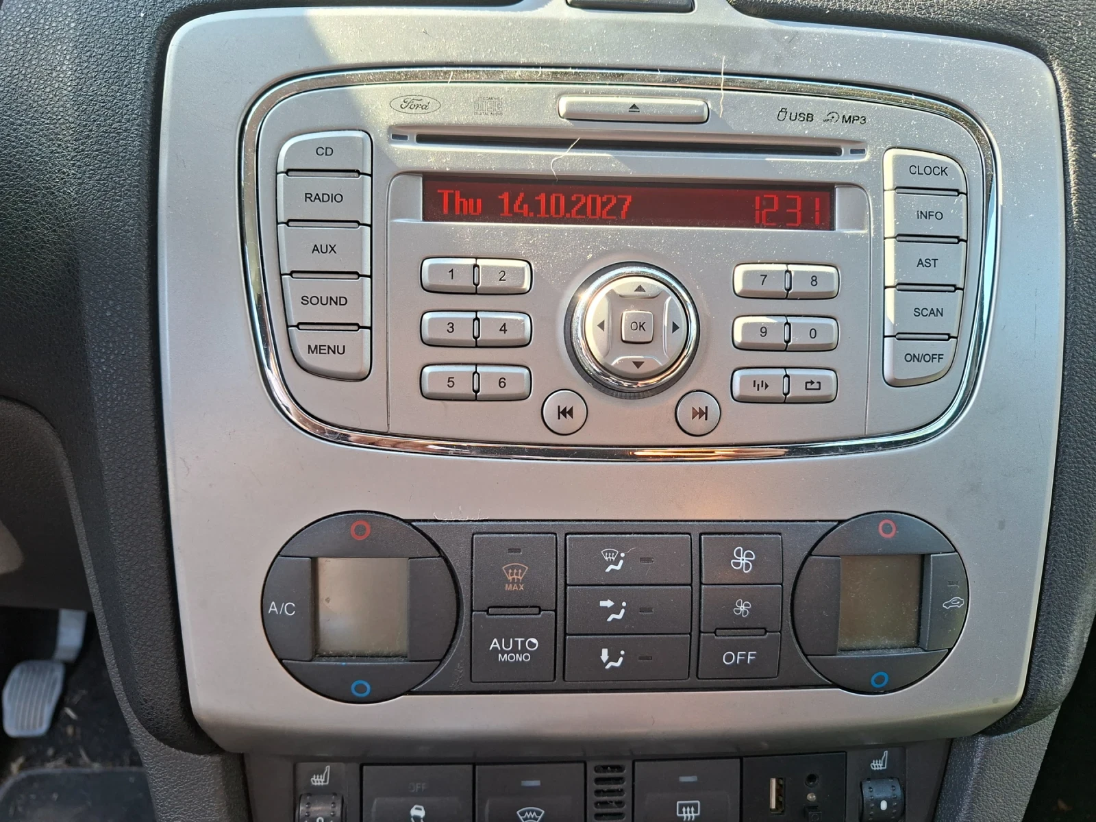 Ford Focus 1.6 TDCi, снимка 4 - Автомобили и джипове - 56371697