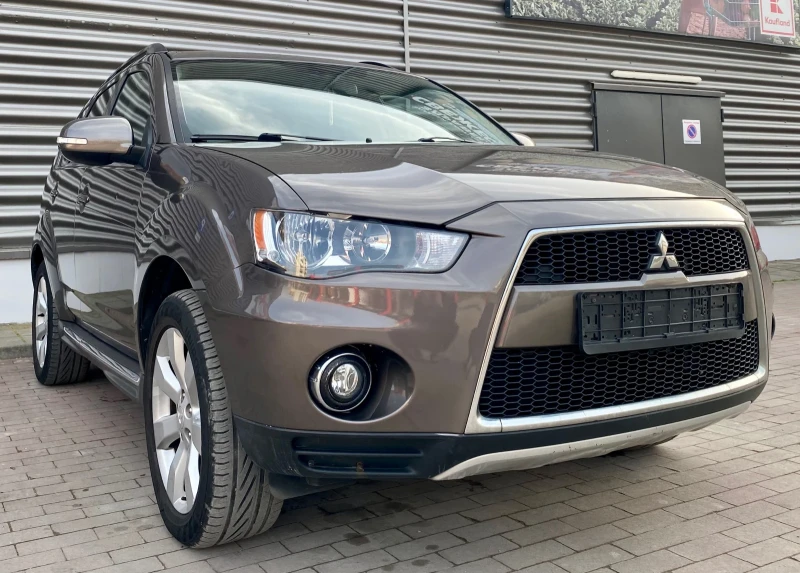 Mitsubishi Outlander Facelift!, снимка 2 - Автомобили и джипове - 49518219