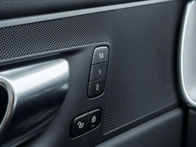 Volvo XC60 * Core * CARFAX * БЕЗ ПЪРВОНАЧАЛНА ВНОСКА, снимка 14 - Автомобили и джипове - 53163522