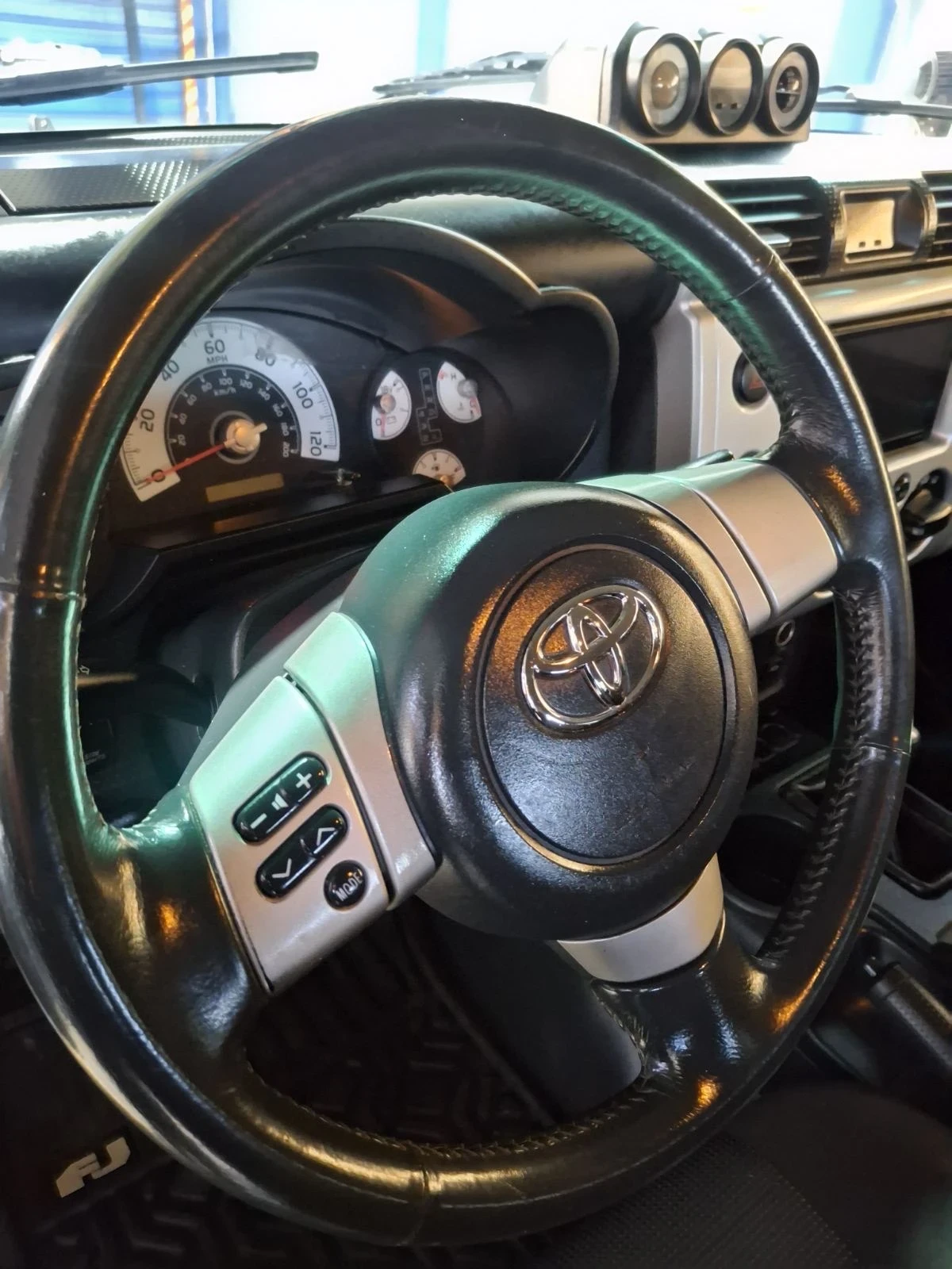 Toyota Fj cruiser 4.0 ВНОС USA, снимка 9 - Автомобили и джипове - 53778027