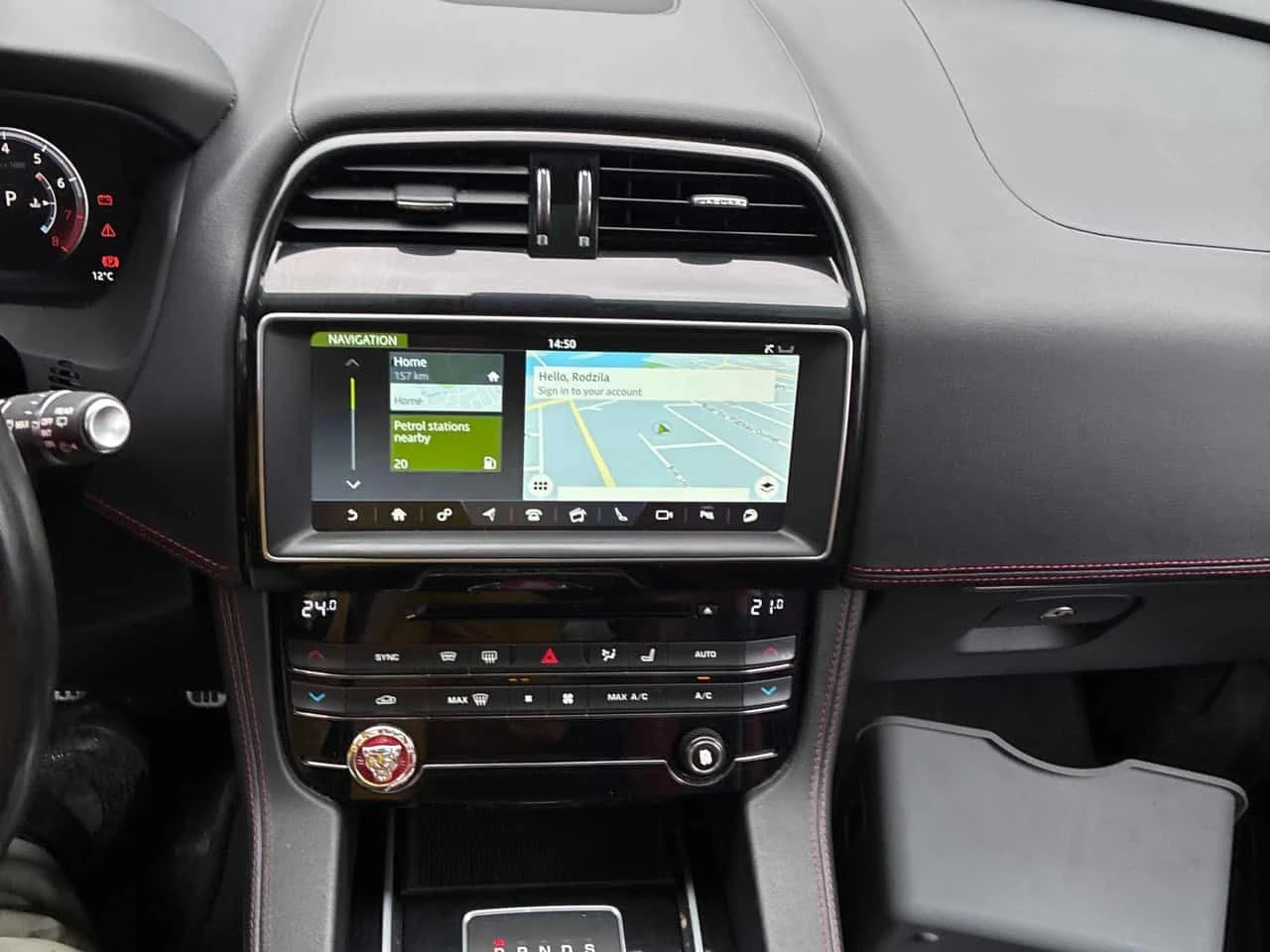 Jaguar F-PACE * S * 2 КЛЮЧА* PANO* KEYLESS* ПОДГРЕВ* , снимка 9 - Автомобили и джипове - 54237583