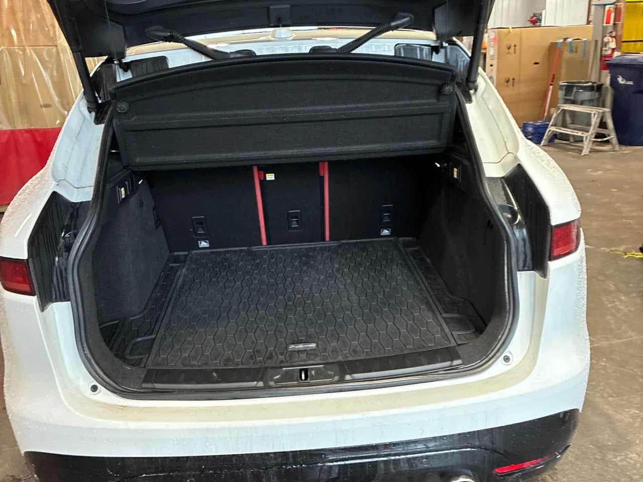 Jaguar F-PACE * S * 2 КЛЮЧА* PANO* KEYLESS* ПОДГРЕВ* , снимка 11 - Автомобили и джипове - 54237583