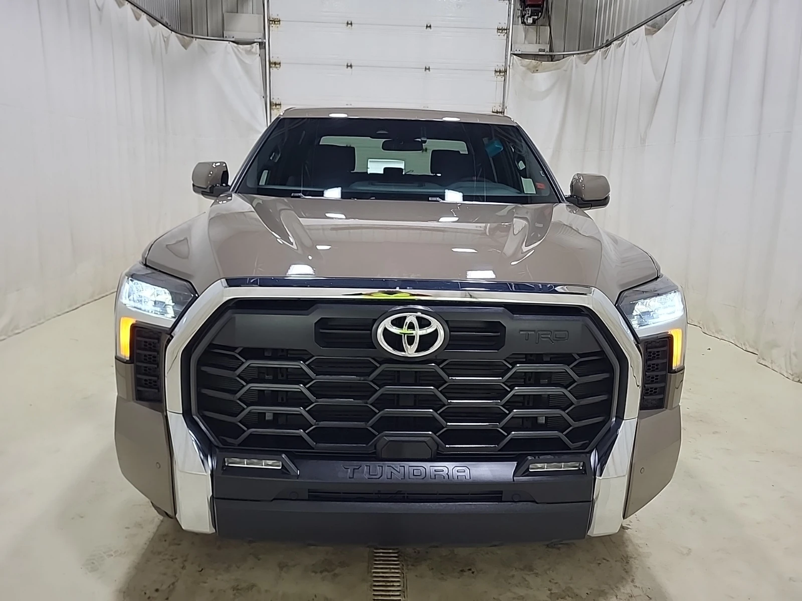 Toyota Tundra SR CREW CAB SHORT BED, снимка 2 - Автомобили и джипове - 54757042