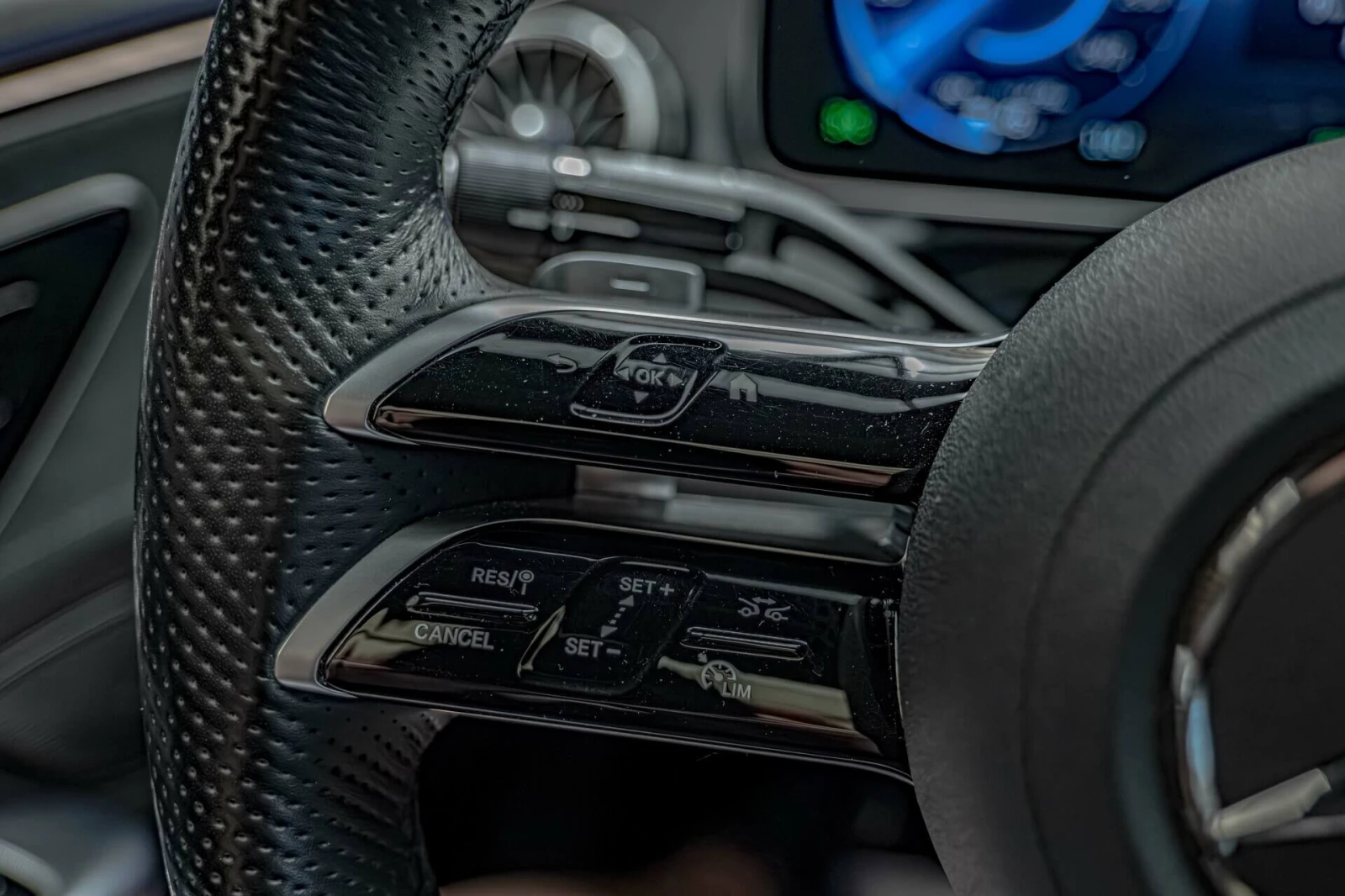 Mercedes-Benz EQE 350/4Matic/AMG Line/Панорама/Мемори/Камера/Exclusi, снимка 15 - Автомобили и джипове - 54840604