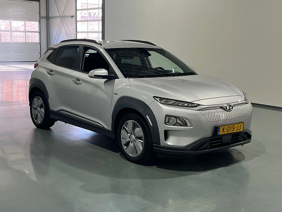 Hyundai Kona EV 64KW/h 204 k.с. SOH-93% ТЕРМО ПОМПА, снимка 2 - Автомобили и джипове - 56303832