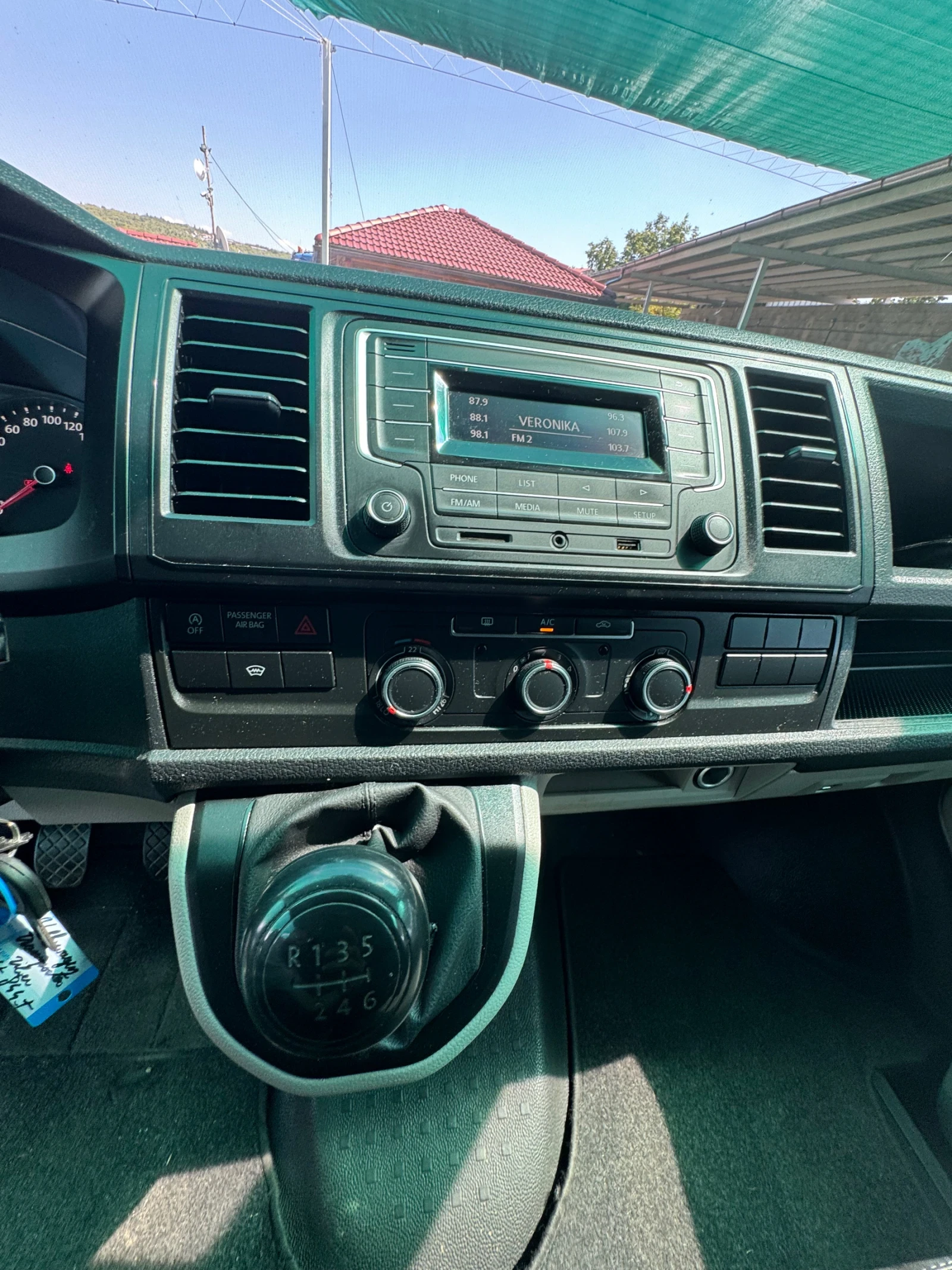VW Transporter 2.0 TDI L1H1 Comfortline, снимка 11 - Бусове и автобуси - 55229178