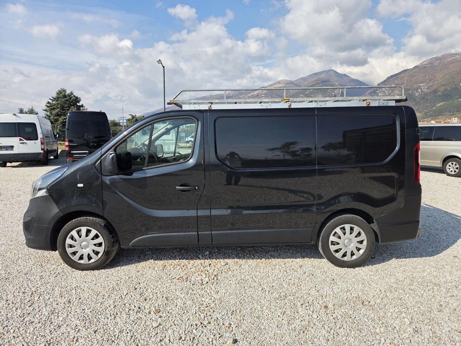 Opel Vivaro, снимка 6 - Бусове и автобуси - 56656675