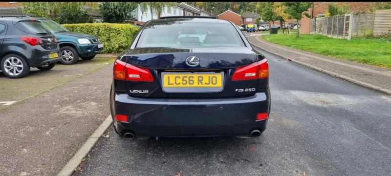 Lexus IS 220d, снимка 3 - Автомобили и джипове - 50087525