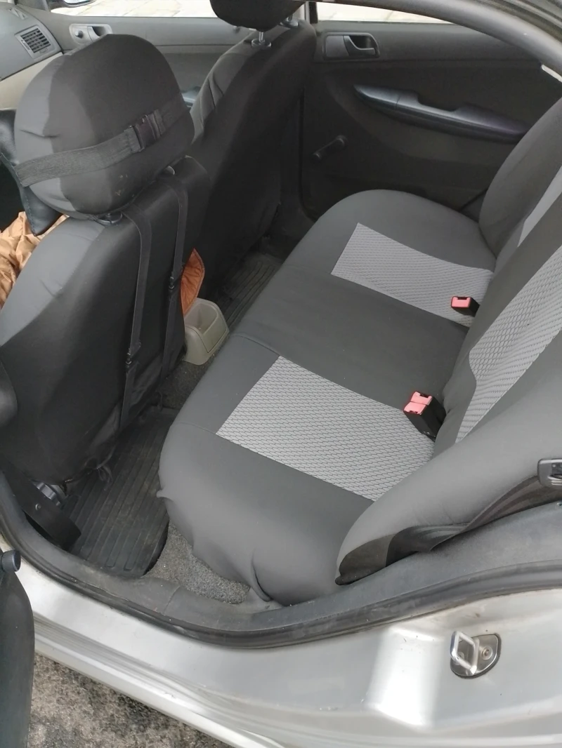 Skoda Fabia 1.2 HTP, снимка 13 - Автомобили и джипове - 51242584