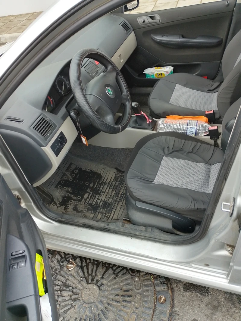 Skoda Fabia 1.2 HTP, снимка 12 - Автомобили и джипове - 51242584