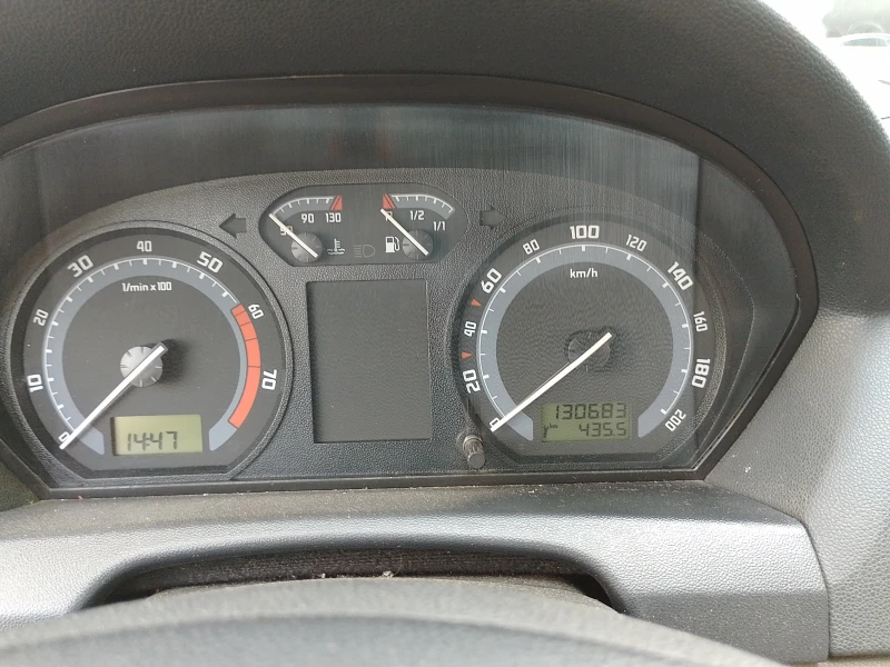 Skoda Fabia 1.2 HTP, снимка 4 - Автомобили и джипове - 51242584