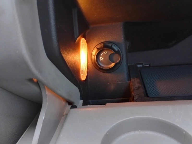 Skoda Fabia 1.2 HTP, снимка 5 - Автомобили и джипове - 51242584