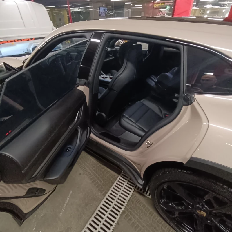 Porsche Taycan 4 S, снимка 10 - Автомобили и джипове - 52367243