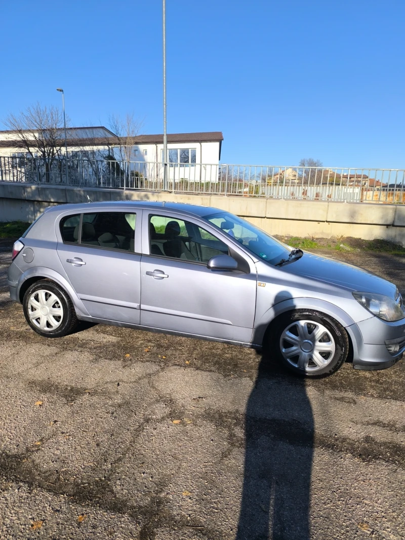 Opel Astra 1.9 cdti, снимка 3 - Автомобили и джипове - 52787753