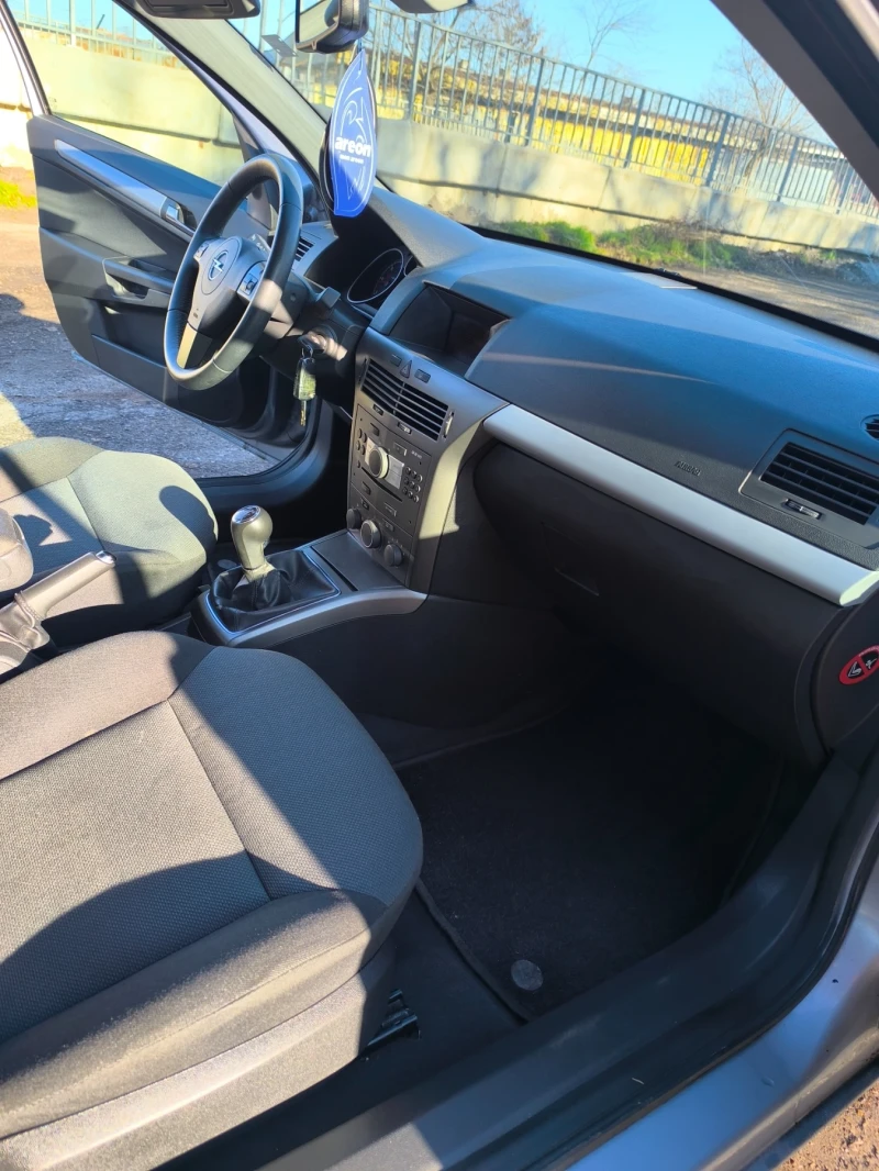 Opel Astra 1.9 cdti, снимка 11 - Автомобили и джипове - 52787753