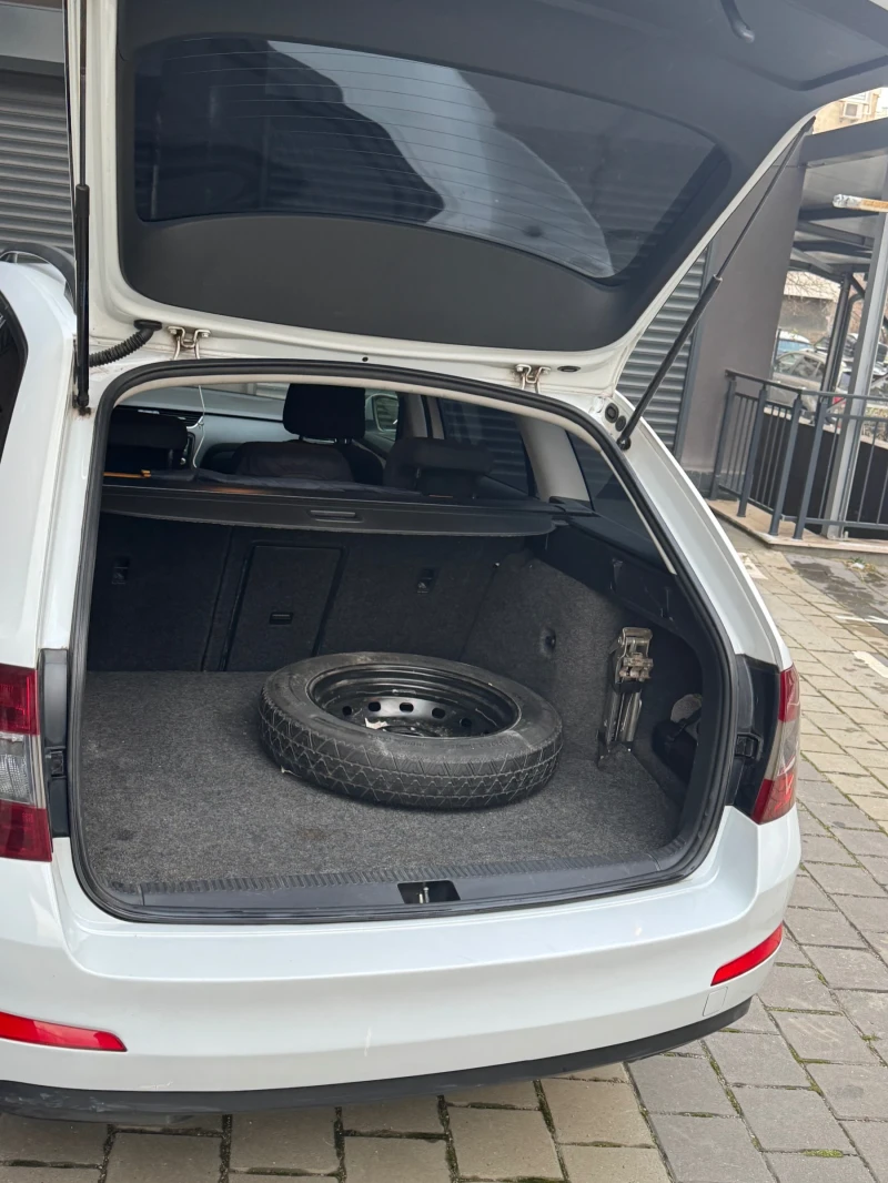 Skoda Octavia комби, снимка 16 - Автомобили и джипове - 52913886
