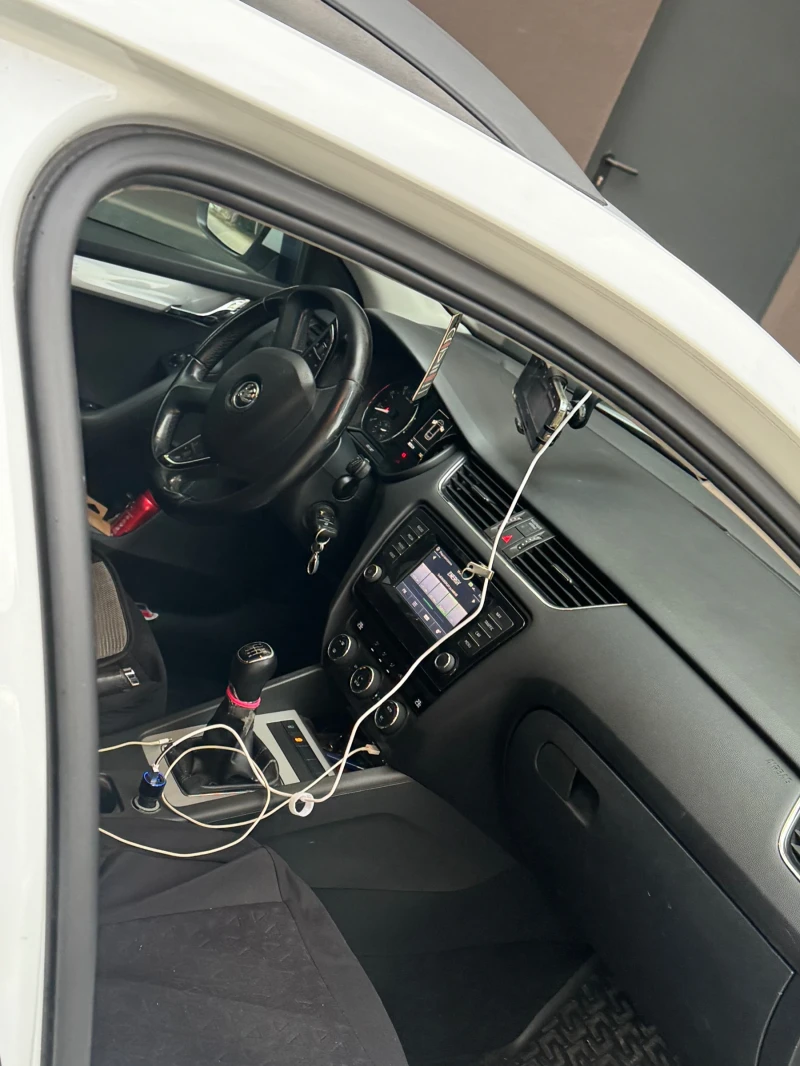 Skoda Octavia комби, снимка 6 - Автомобили и джипове - 52913886