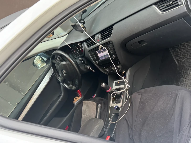 Skoda Octavia комби, снимка 7 - Автомобили и джипове - 52913886