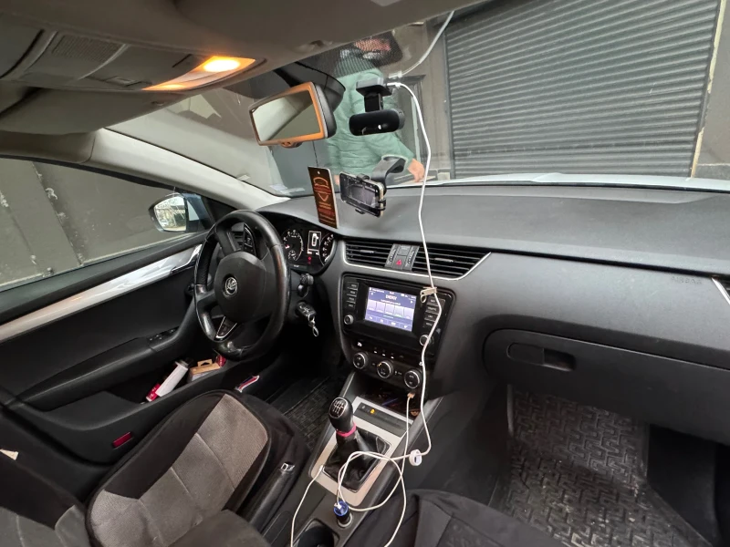 Skoda Octavia комби, снимка 4 - Автомобили и джипове - 52913886