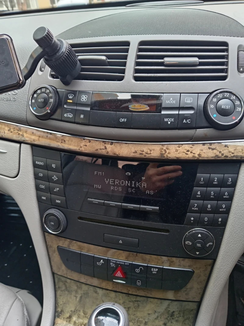 Mercedes-Benz 280, снимка 2 - Автомобили и джипове - 53042556