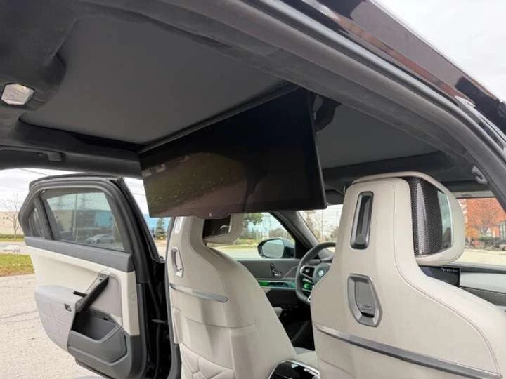 BMW i7 xDrive60 REAR ENTERTAINMENT MASSAGE SEATS, снимка 13 - Автомобили и джипове - 53708255