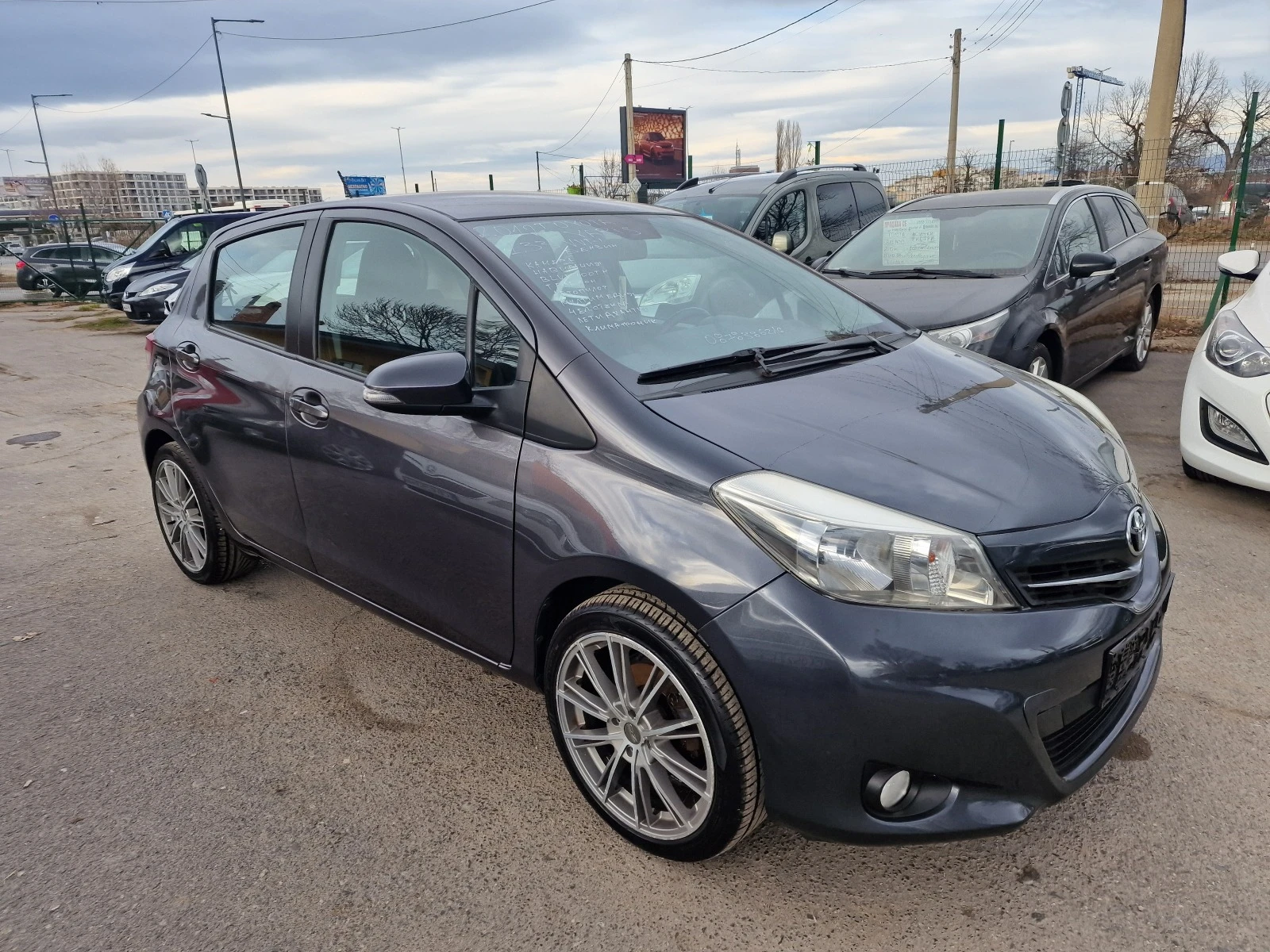 Toyota Yaris 1.33VVT-I Club Life лети джанти камера телефон Blu - изображение 2