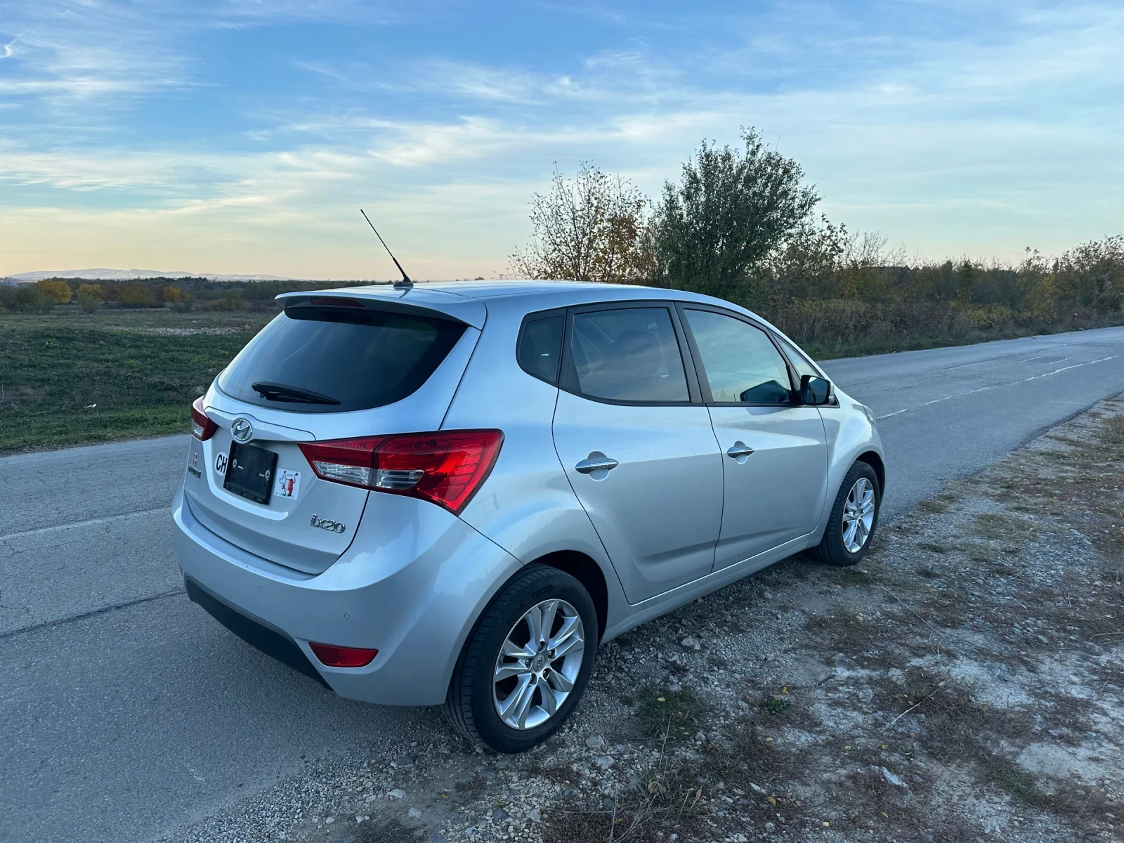 Hyundai Ix20 76х Реални км!!! Пълна сервизна история. Швейцария - изображение 6