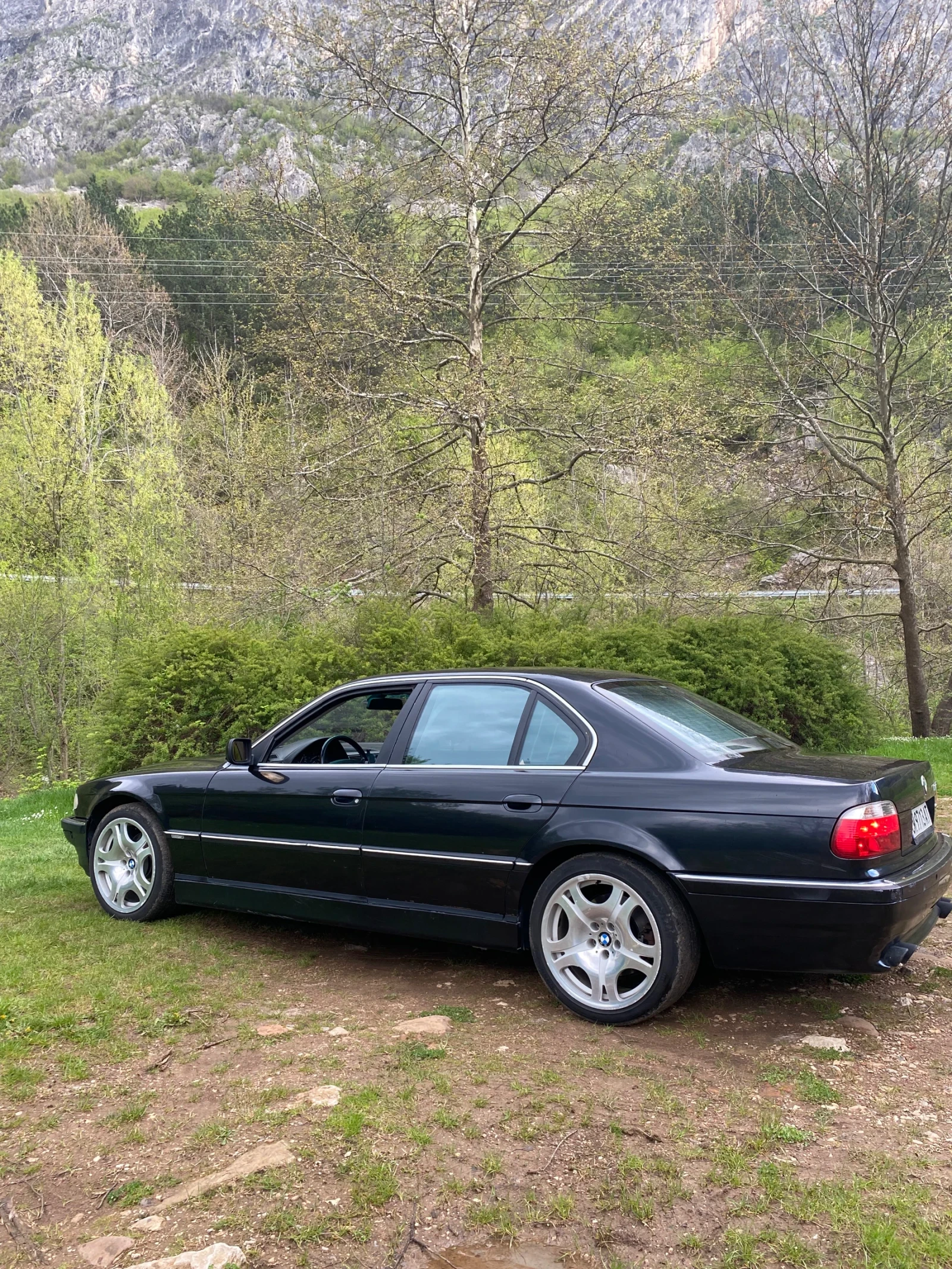 BMW 750  - изображение 5