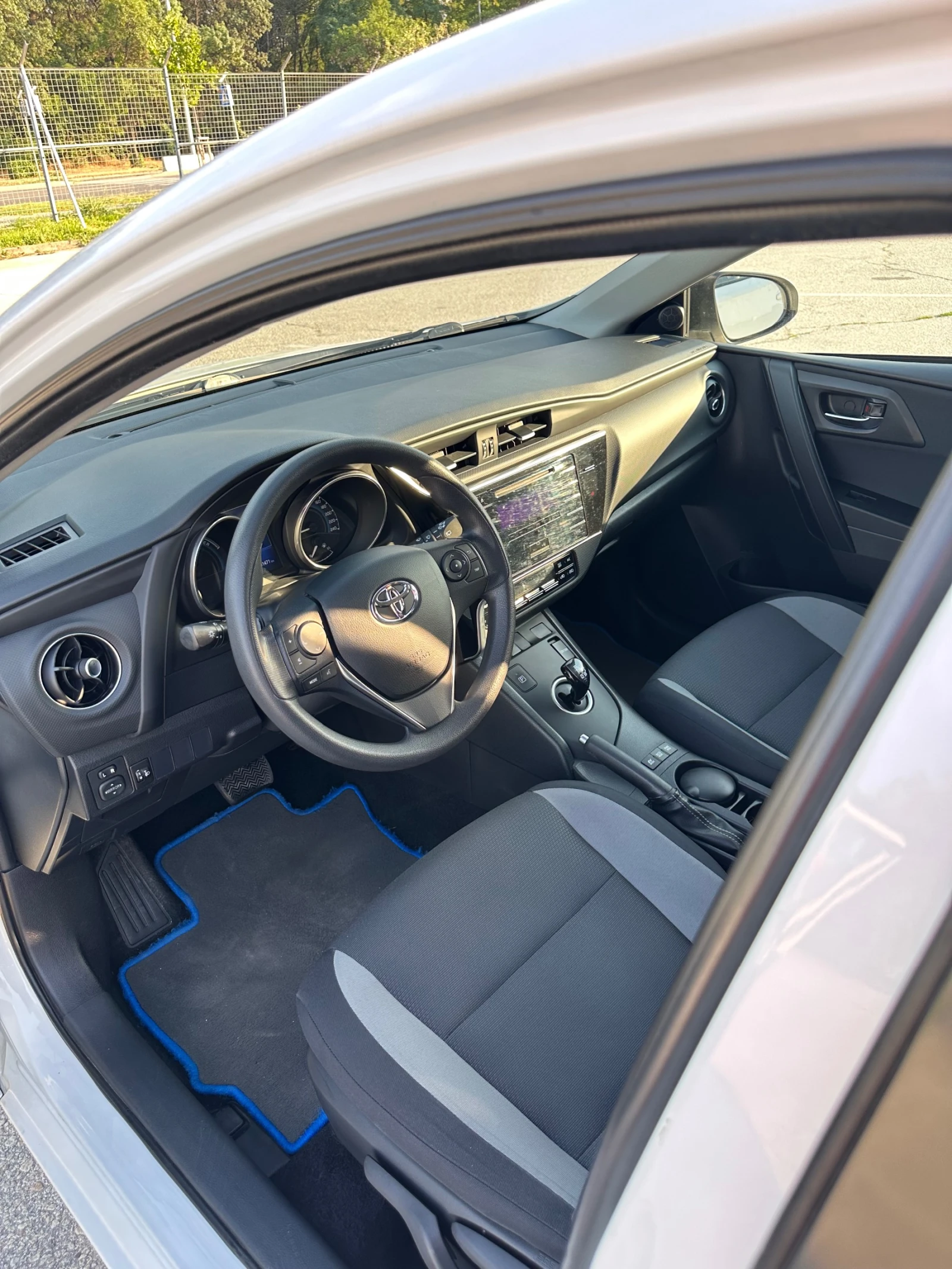 Toyota Auris Hybrid e-CVT - изображение 8