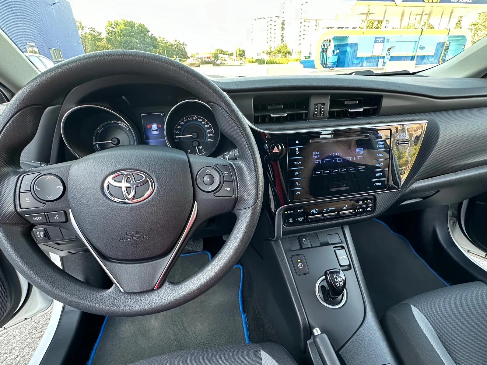 Toyota Auris Hybrid e-CVT - изображение 6
