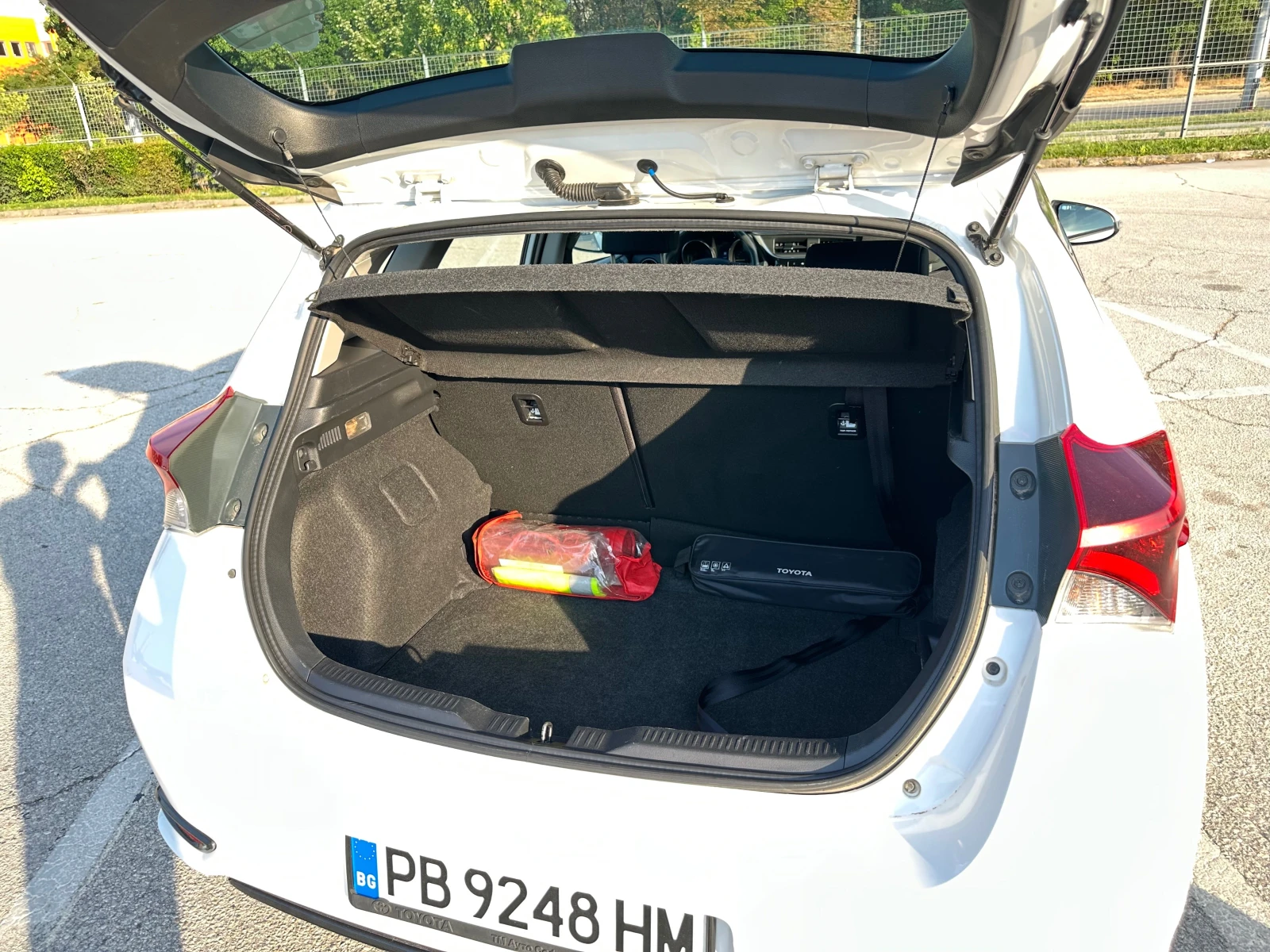 Toyota Auris Hybrid e-CVT - изображение 10