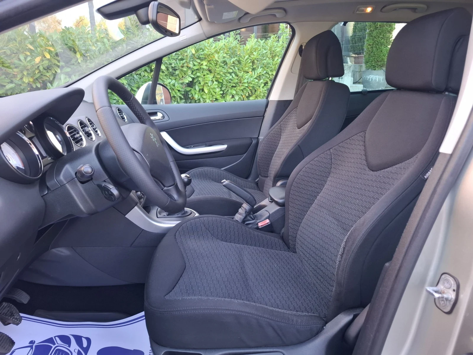 Peugeot 308 SW 1.6HDI-109к.с.ПАНОРАМА* 6ск.* 6+ 1* КЛИМАТРОНИК - изображение 9