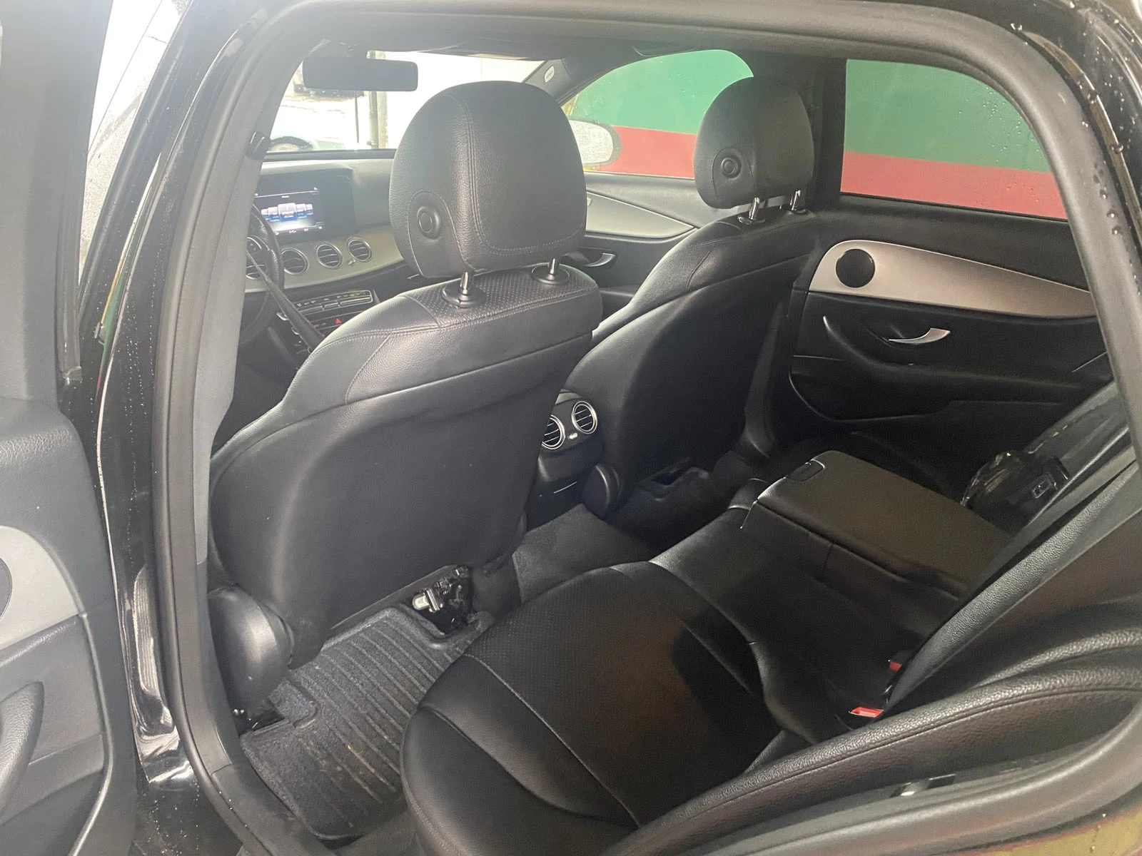 Mercedes-Benz E 200  - изображение 5