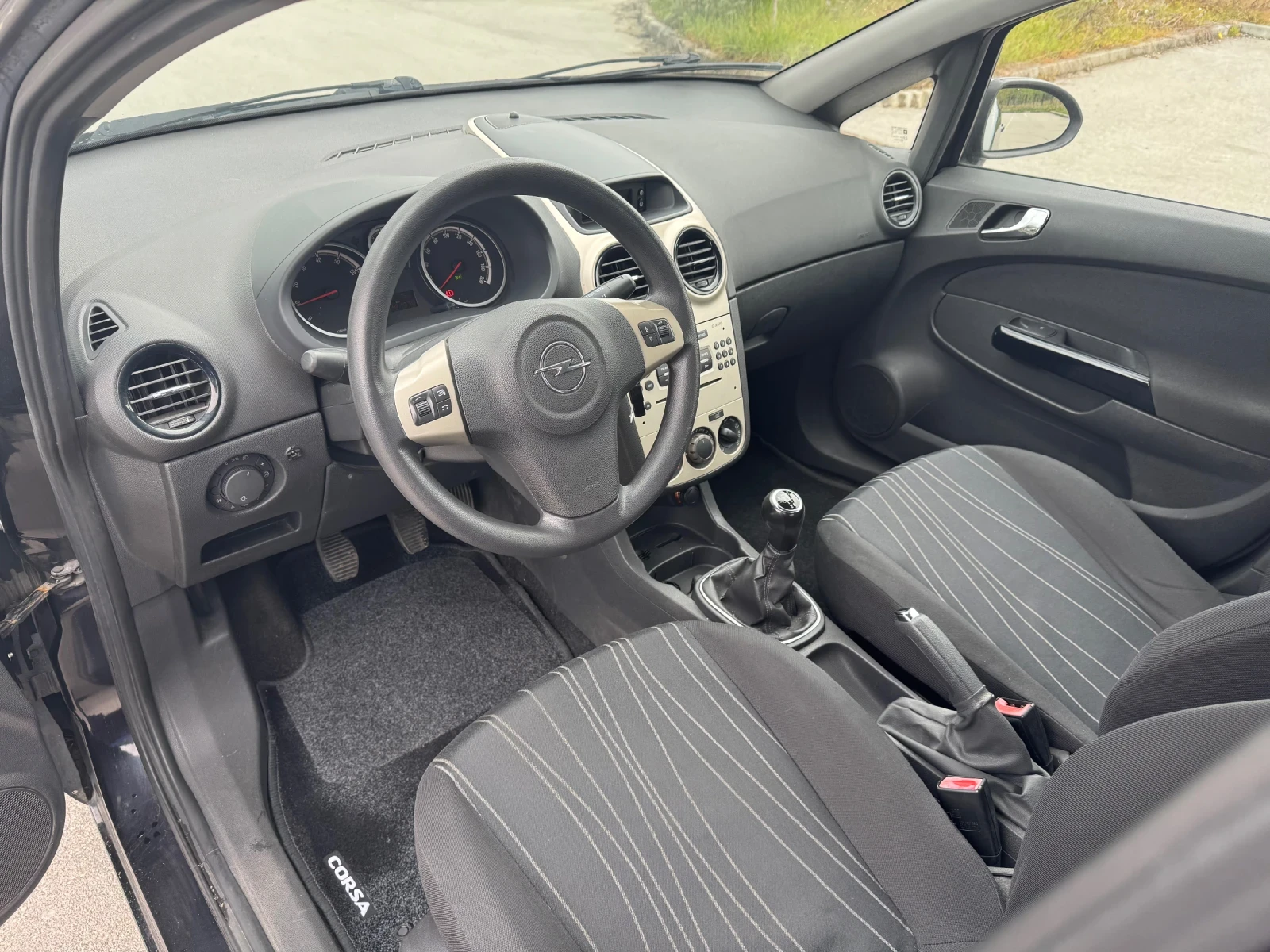 Opel Corsa 1.2i 80k.c. , снимка 8 - Автомобили и джипове - 54389526