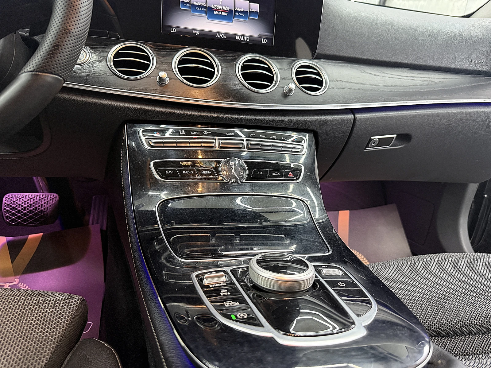 Mercedes-Benz E 220 AMG-line/KeylessGo/9-gt/СОБСТВЕН ЛИЗИНГ, снимка 16 - Автомобили и джипове - 55023602